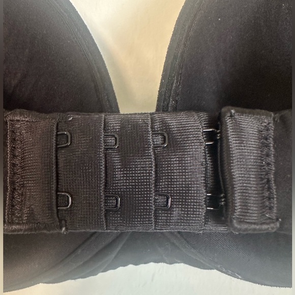 Victoria's Secret Lace Bra - Black and White - Picture 6 of 8